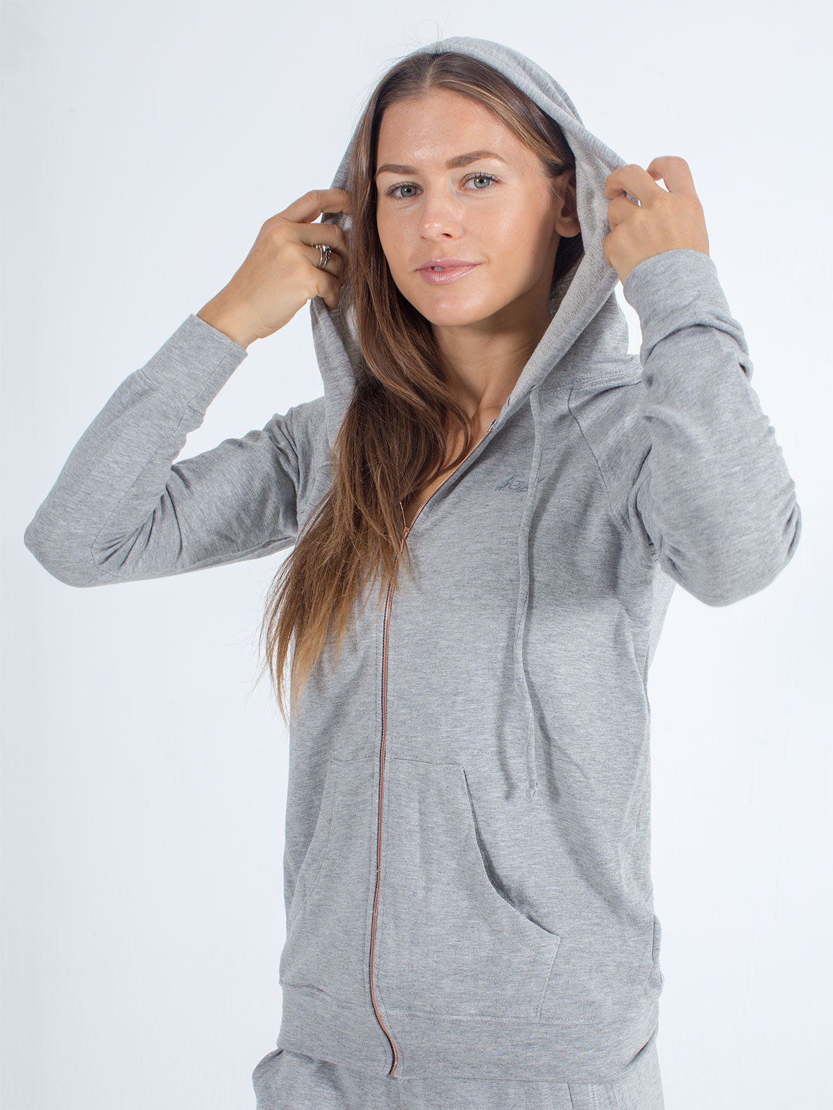 sxy-softies-essential-zip-up-hoodie-femme-sweat-capuche-zipp image 3