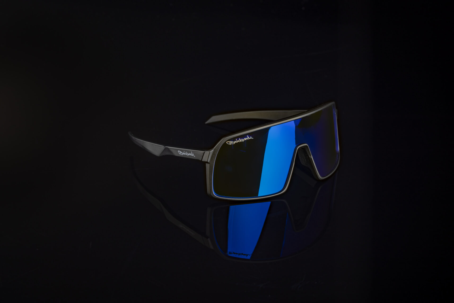 quicksand-voyager-lunettes-sport-noires-beach-tennis image 2